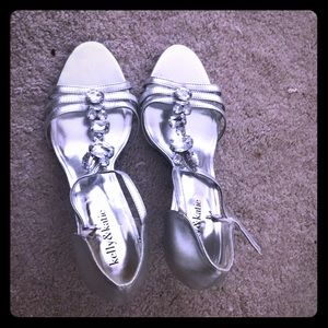 Make a statement at holiday and NYE parties.